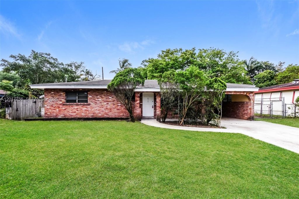 Photo of 830 E Evanston Cir, Fort Lauderdale, FL 33312 (MLS # A12017756)