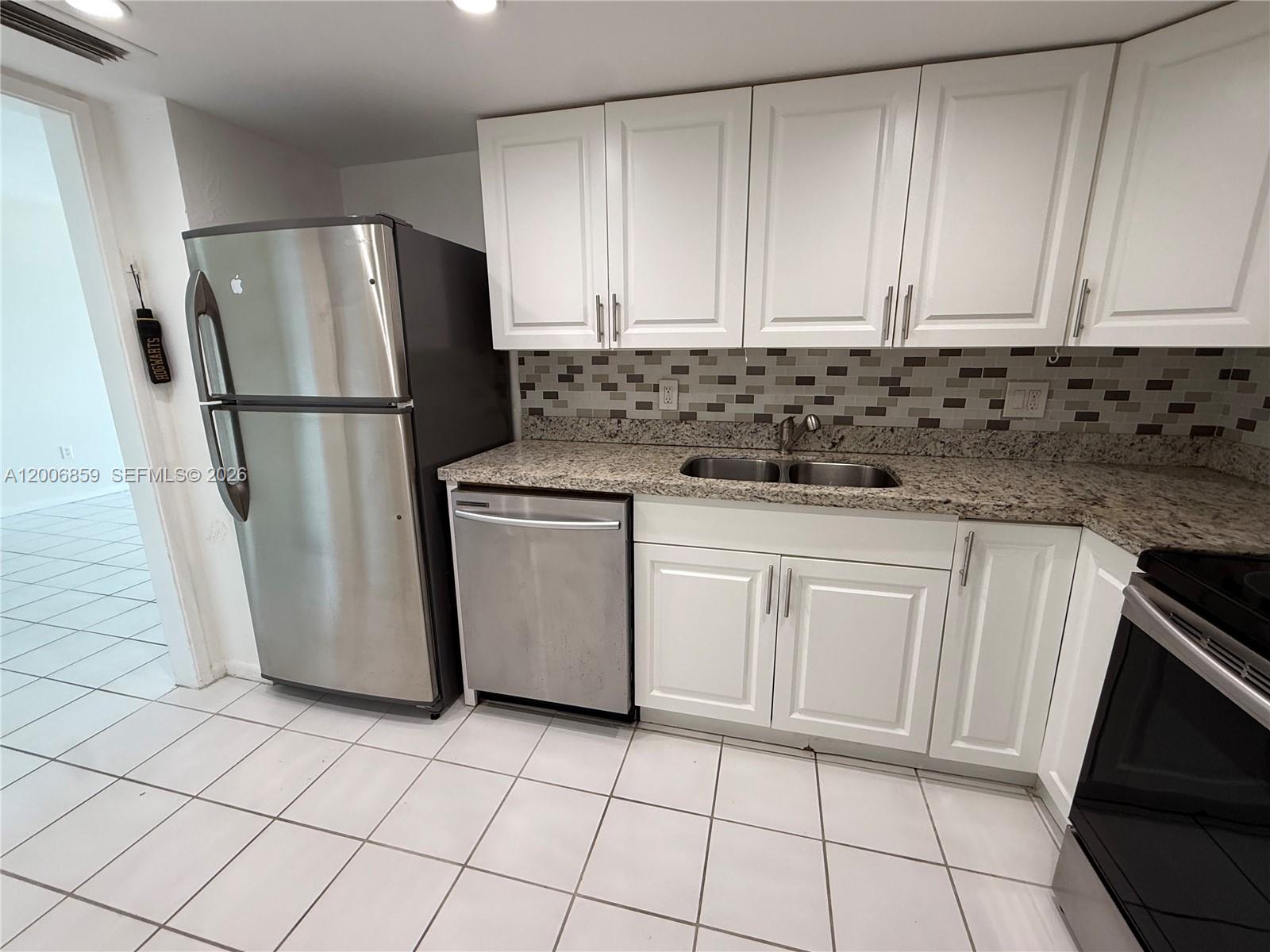 400 Kings Point Dr 608