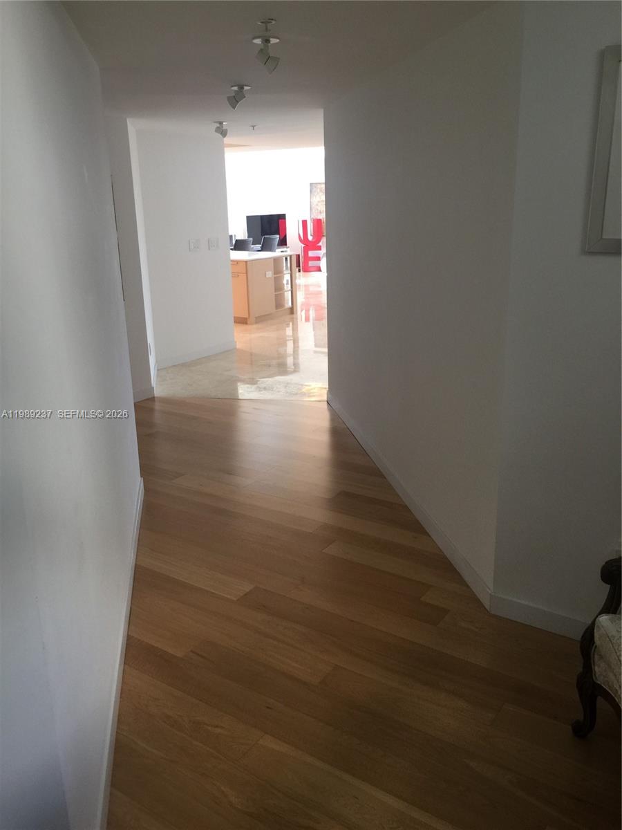 THE VISTAS CONDO - Residential Lease