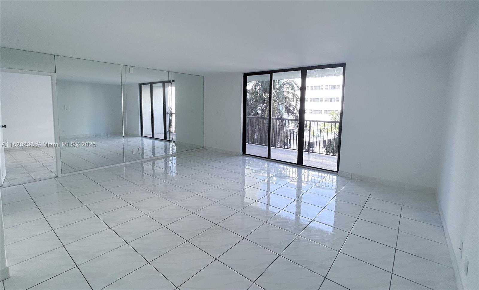 1800 Collins Ave 5C