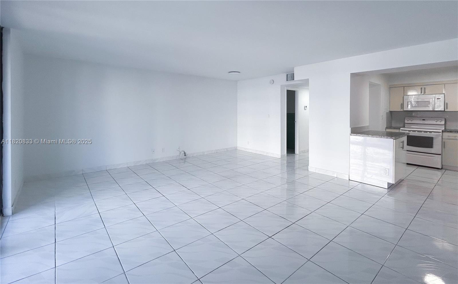 1800 Collins Ave 5C