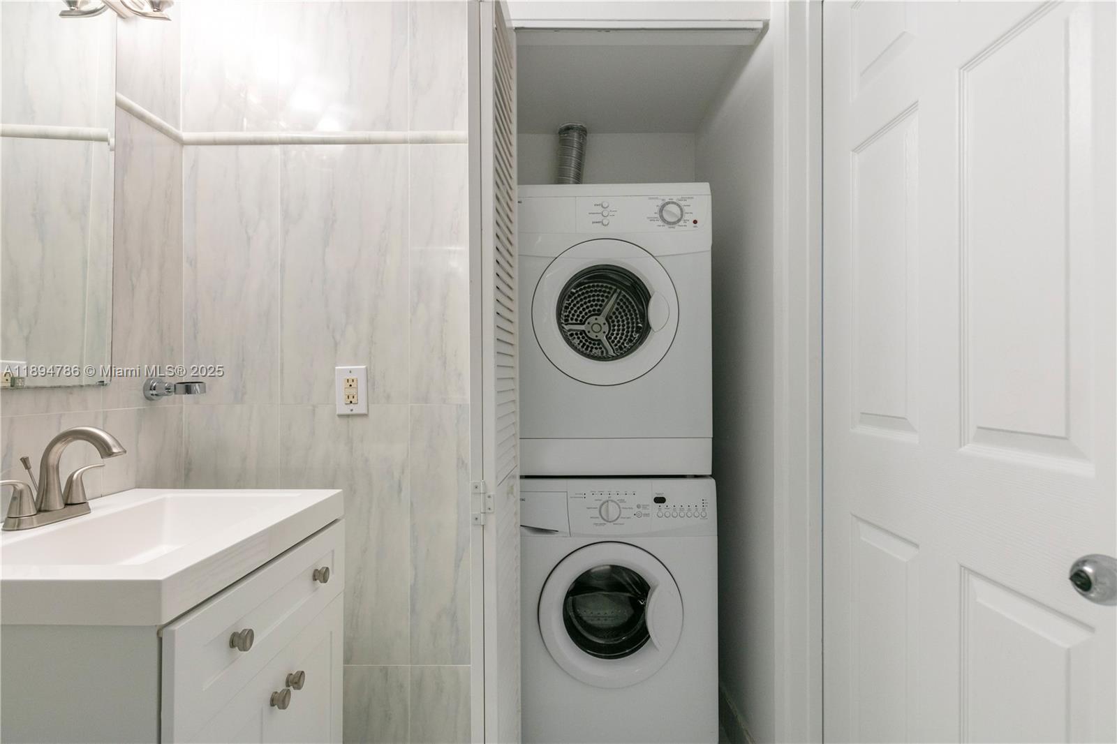 MYSTIC POINTE TOWER 600 C - Residential