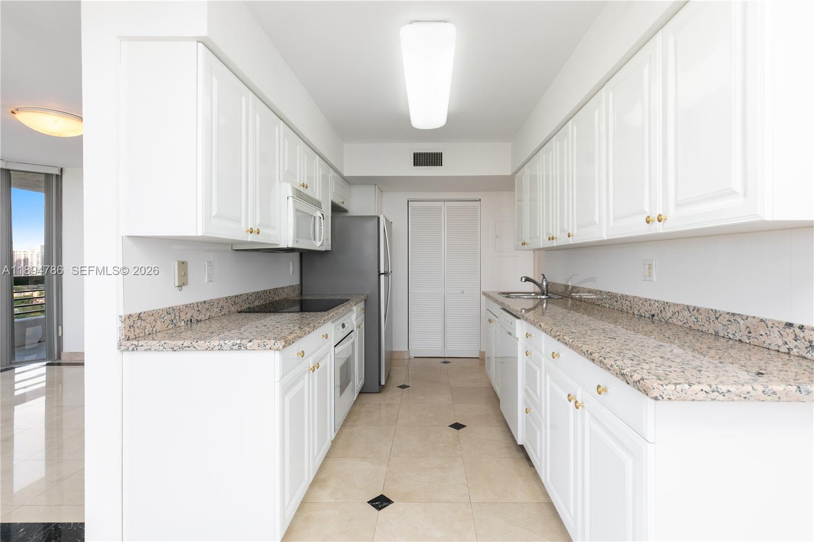 MYSTIC POINTE TOWER 600 C - Residential