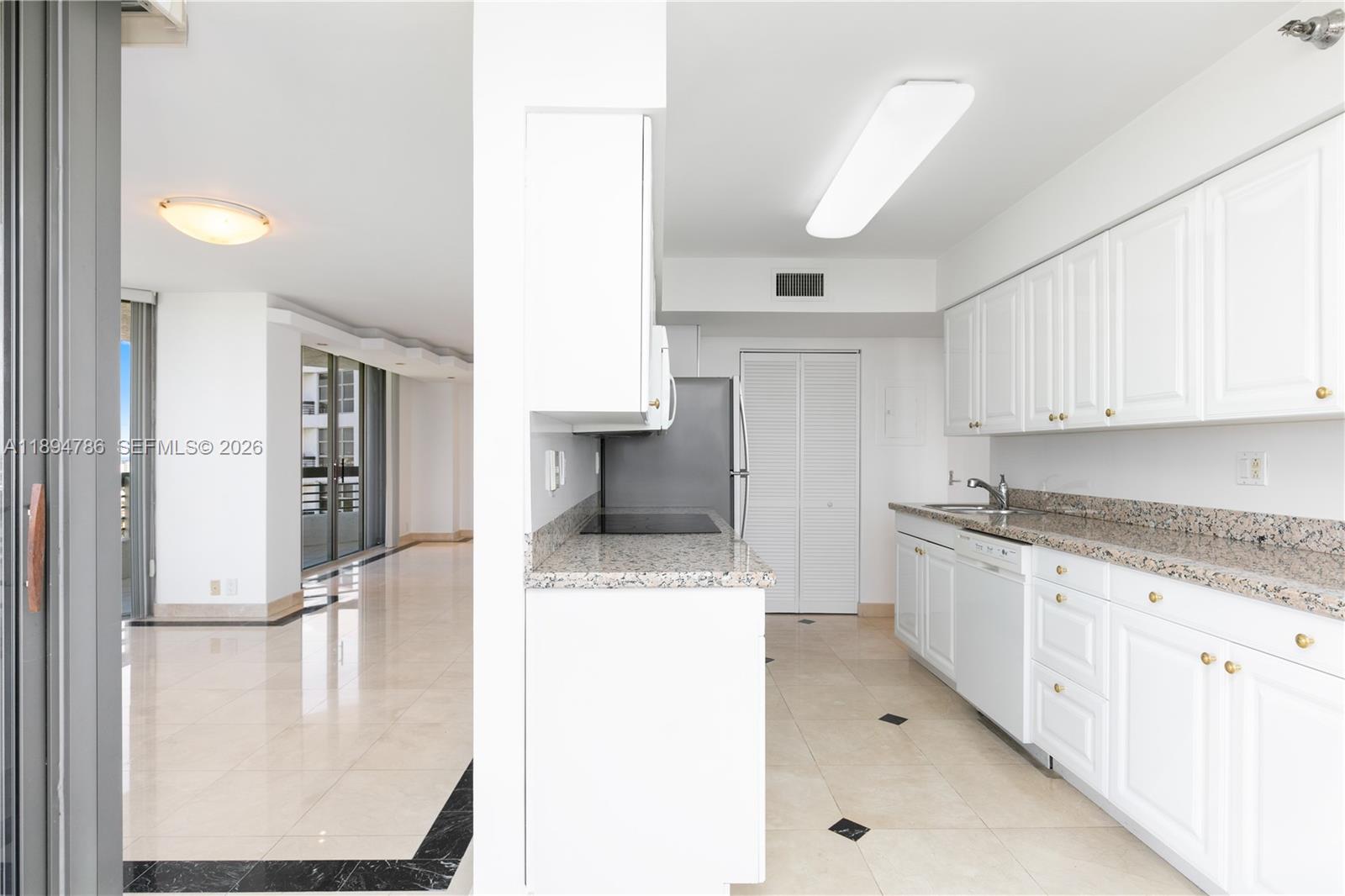 MYSTIC POINTE TOWER 600 C - Residential