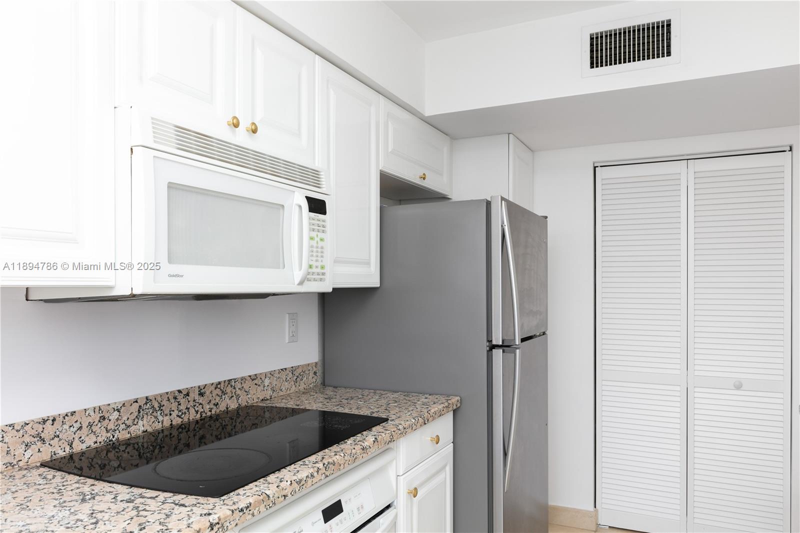 MYSTIC POINTE TOWER 600 C - Residential