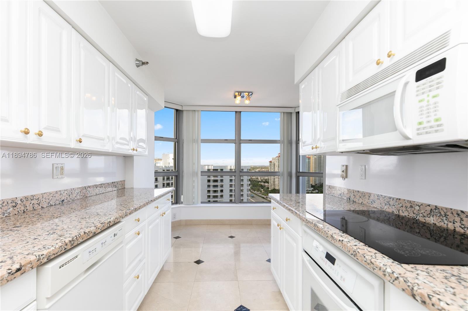 MYSTIC POINTE TOWER 600 C - Residential