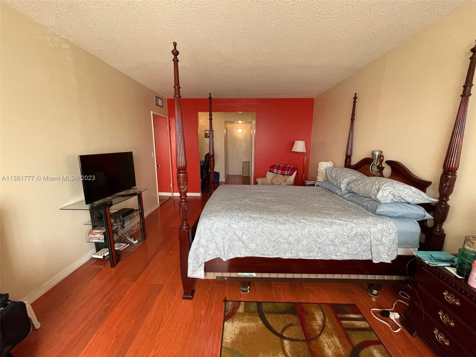 Photo 11 of 24 of 4400 Hillcrest Dr 220C condo