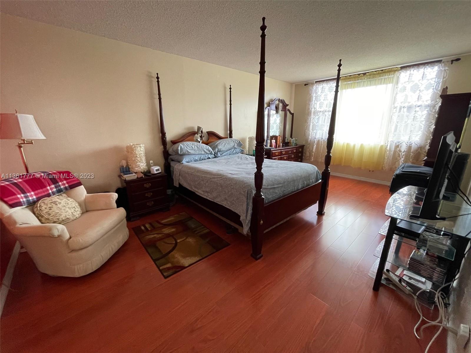 Photo 10 of 24 of 4400 Hillcrest Dr 220C condo