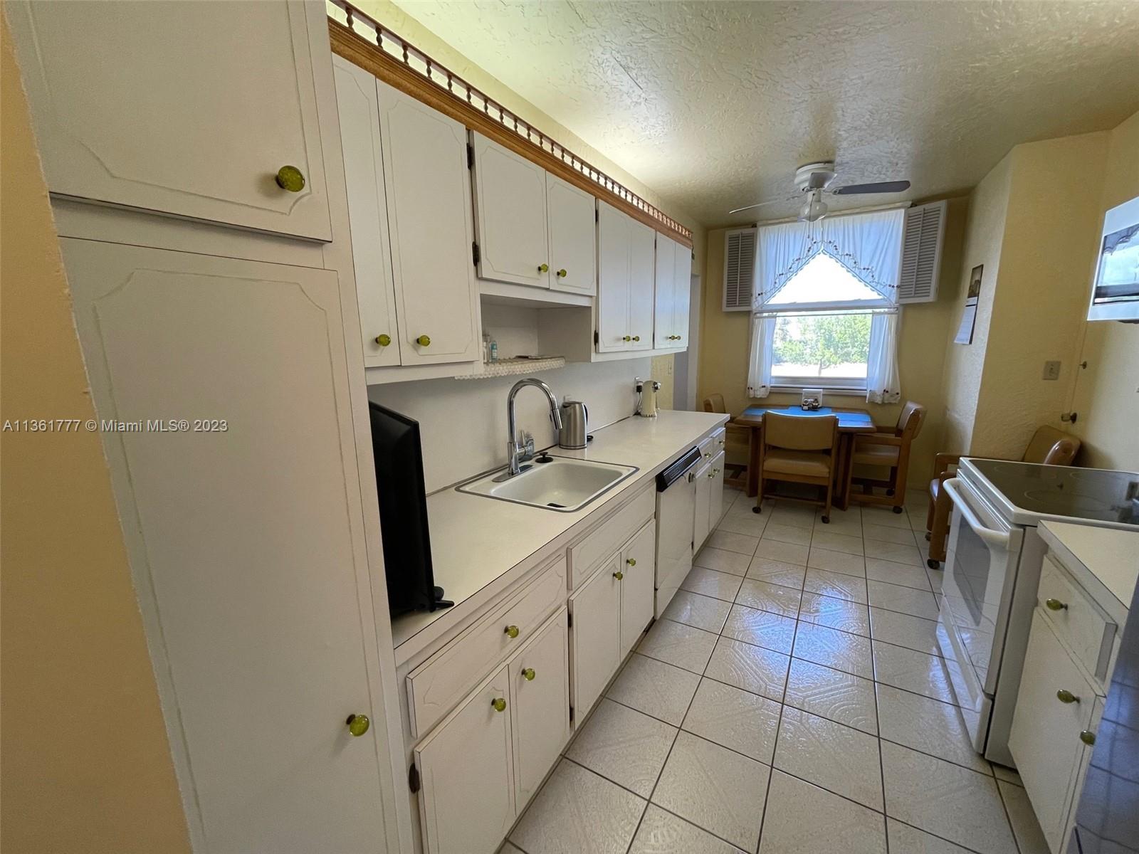 Photo 17 of 24 of 4400 Hillcrest Dr 220C condo