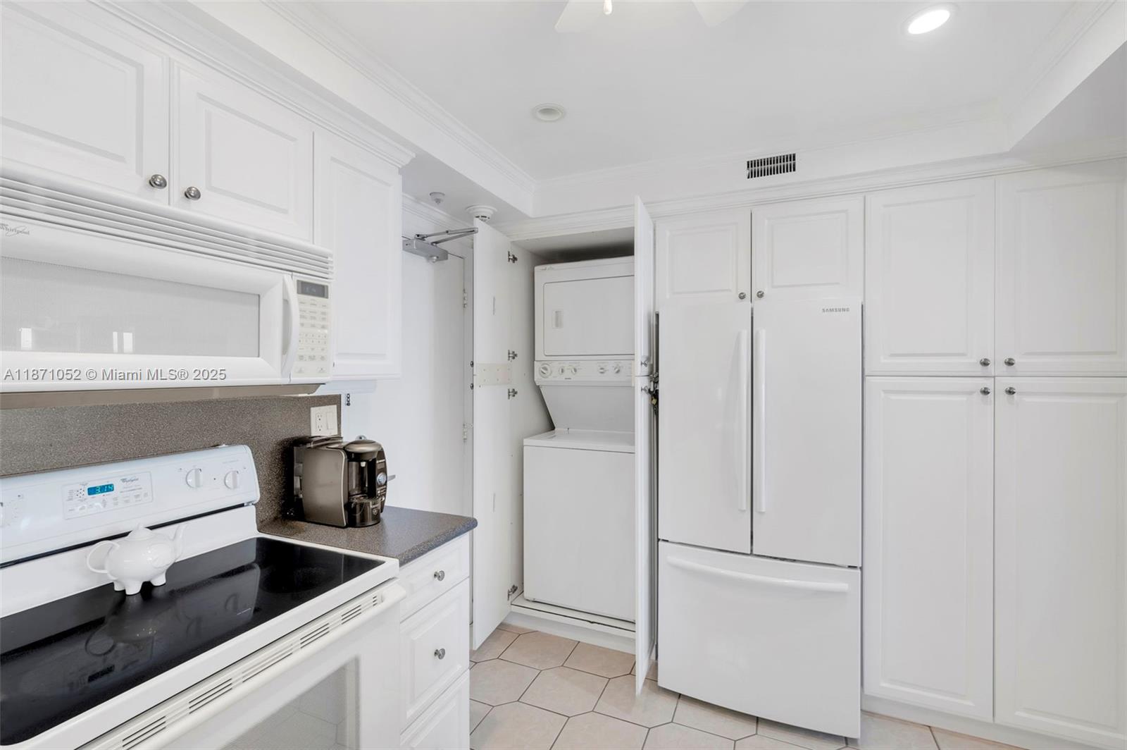 REGENCY TOWER SOUTH CONDO - Residential