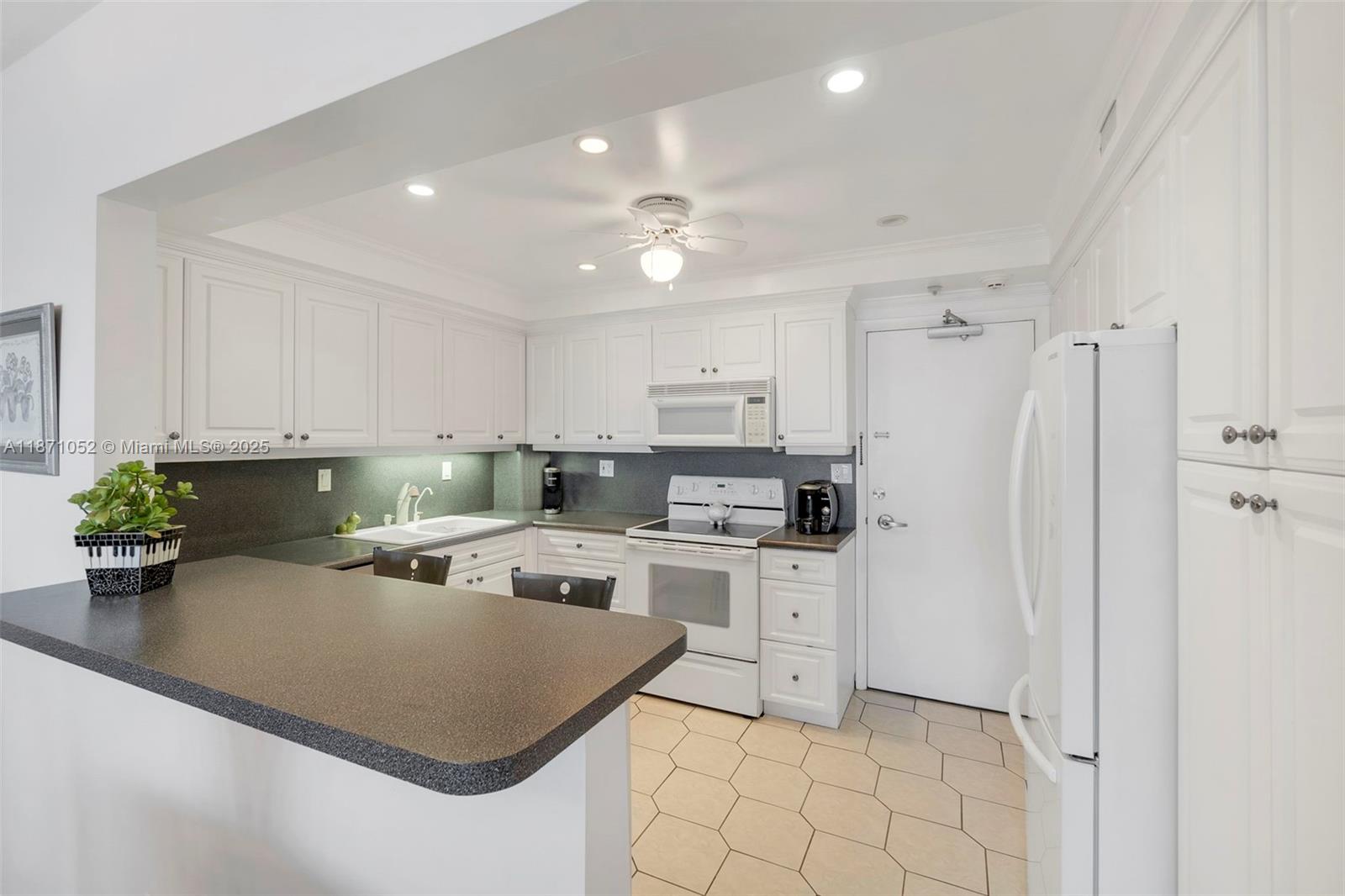 REGENCY TOWER SOUTH CONDO - Residential