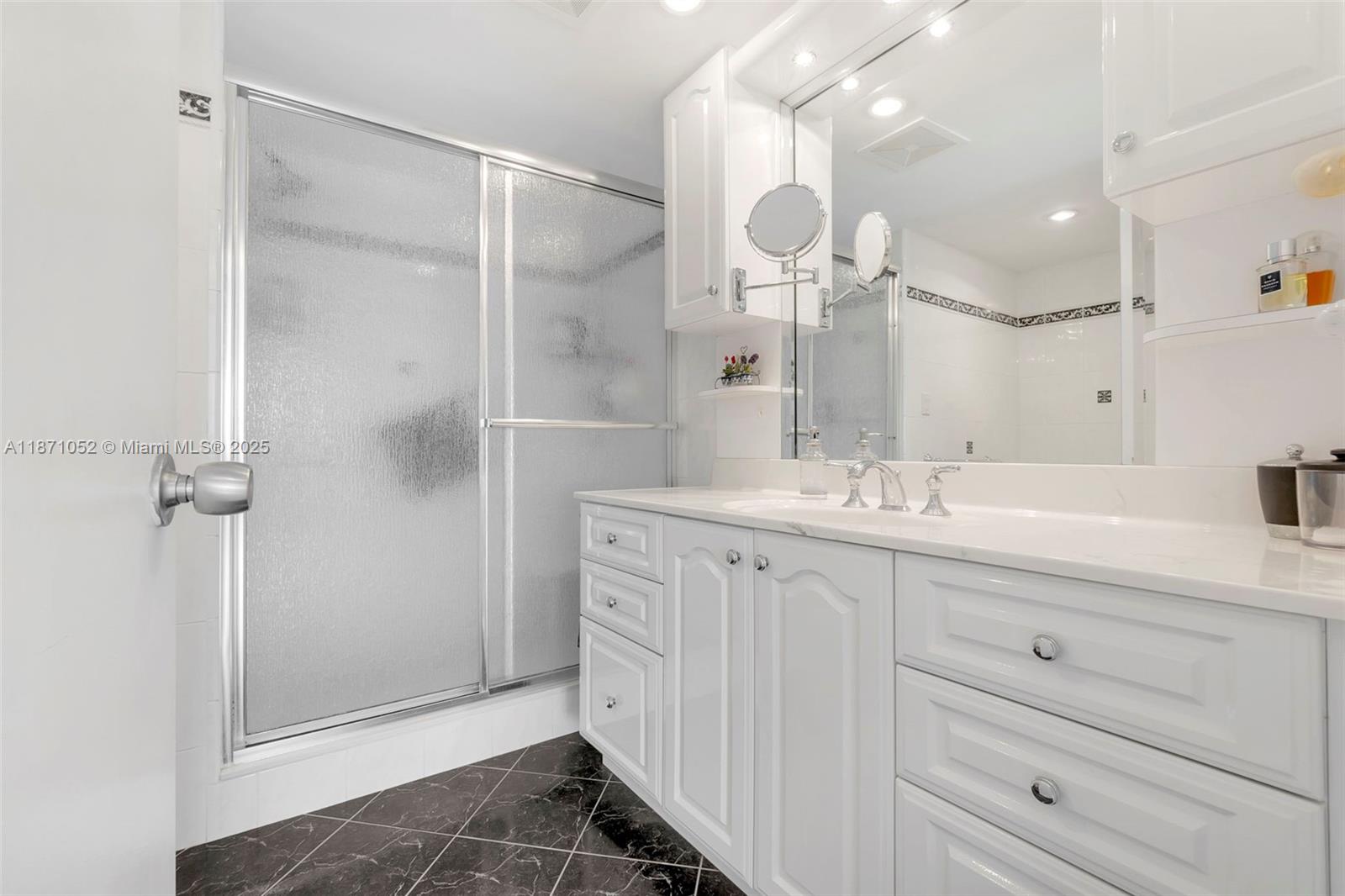 REGENCY TOWER SOUTH CONDO - Residential