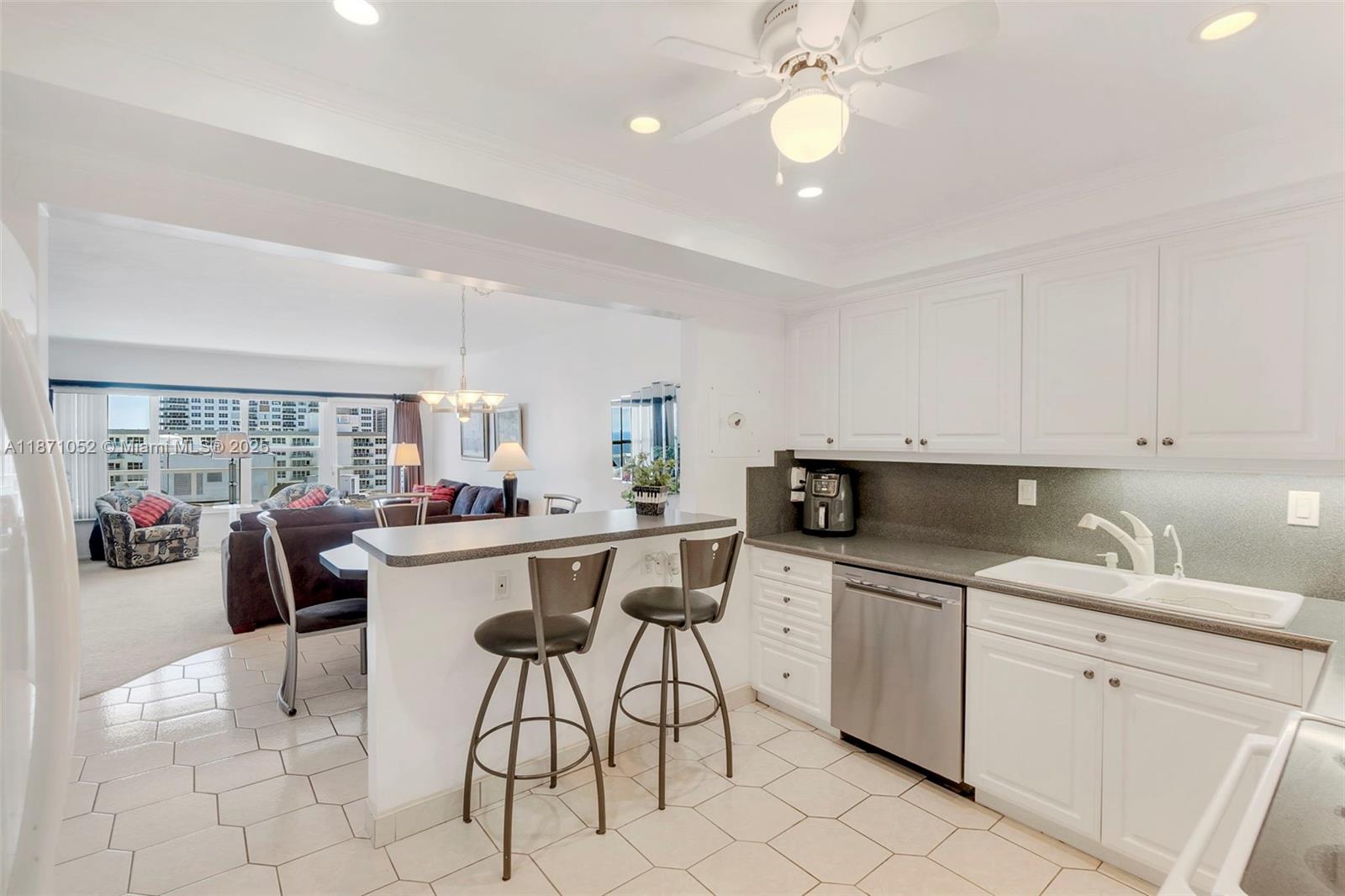 REGENCY TOWER SOUTH CONDO - Residential