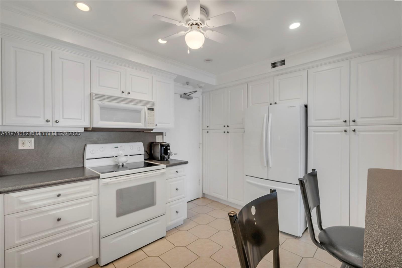 REGENCY TOWER SOUTH CONDO - Residential