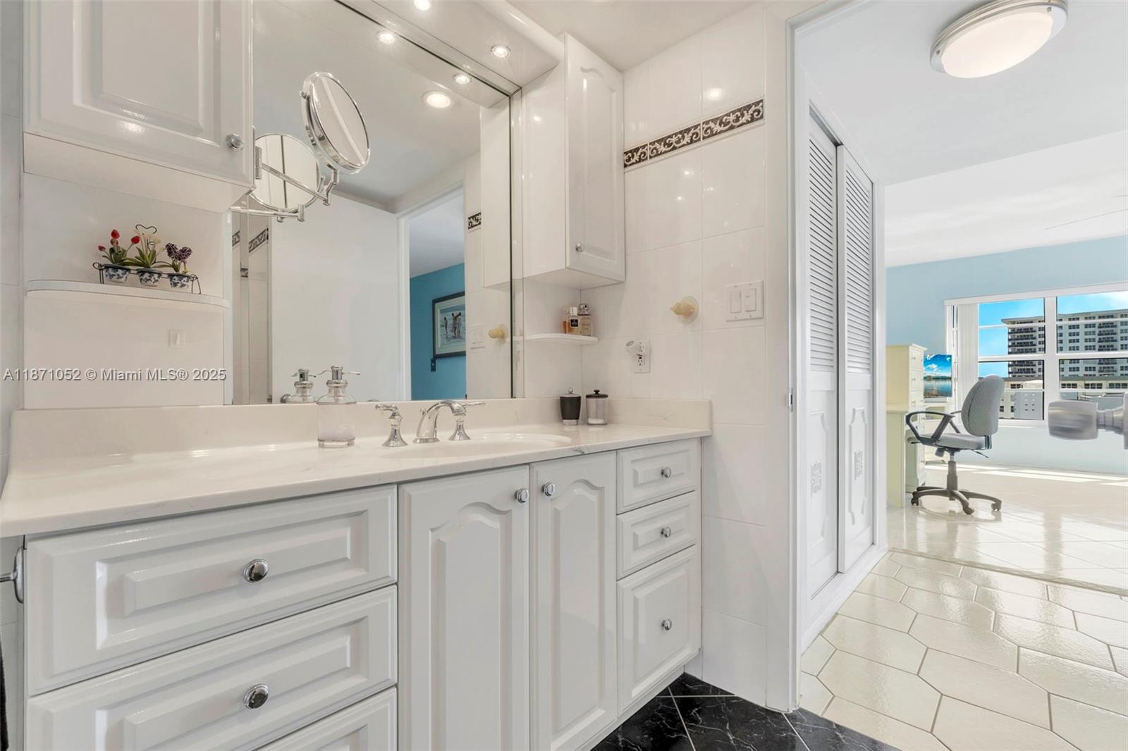 REGENCY TOWER SOUTH CONDO - Residential