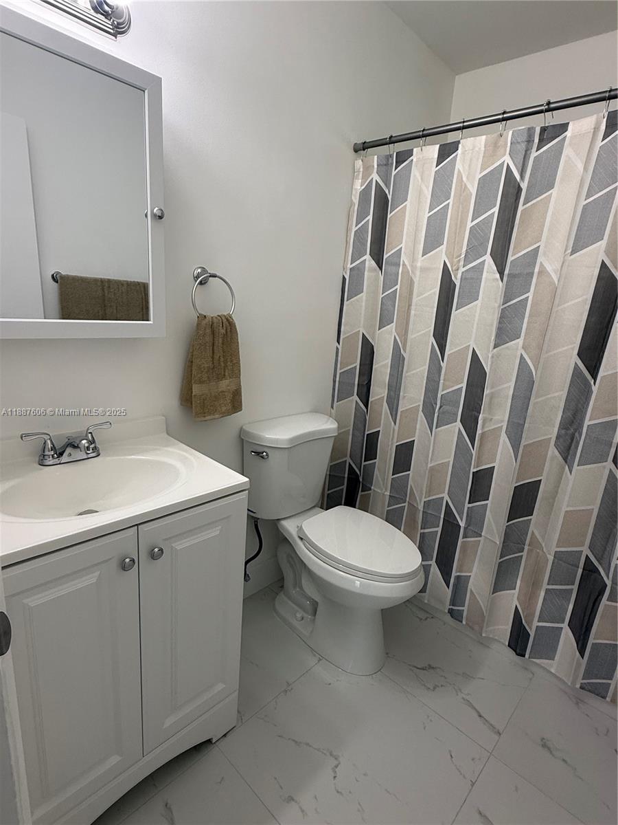 LAKESIDE ESTATES NO 2 - Residential Lease