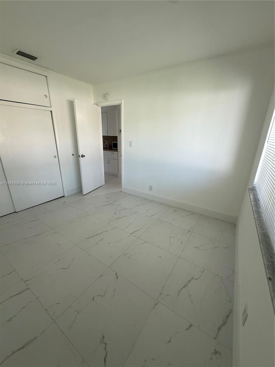 LAKESIDE ESTATES NO 2 - Residential Lease