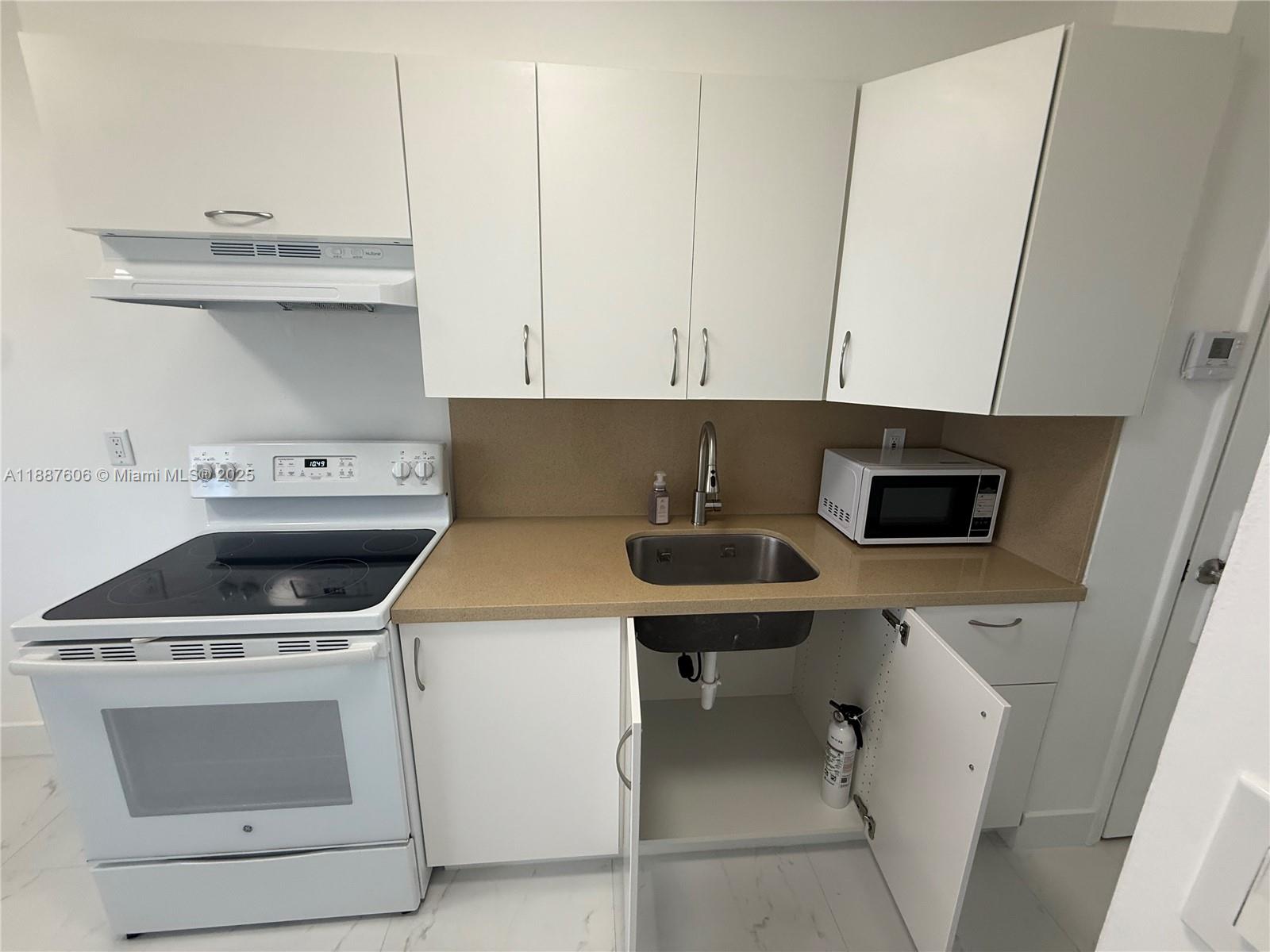 LAKESIDE ESTATES NO 2 - Residential Lease