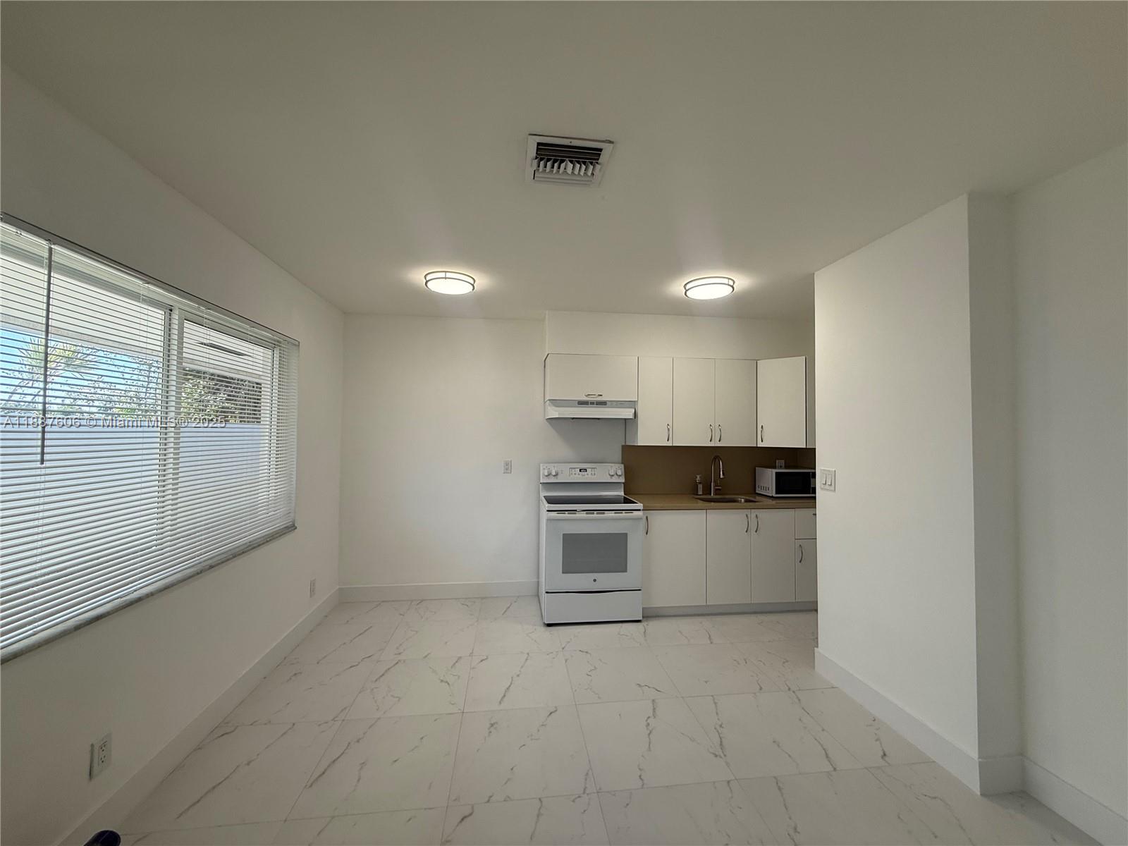 LAKESIDE ESTATES NO 2 - Residential Lease