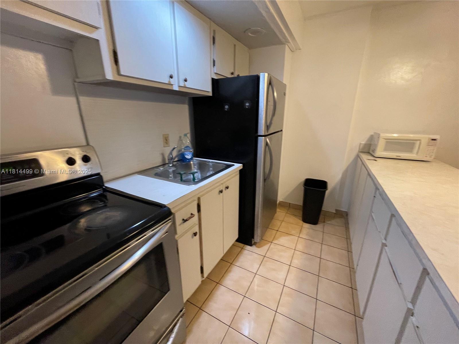 THE PRESIDENTIAL CONDO - Residential Lease