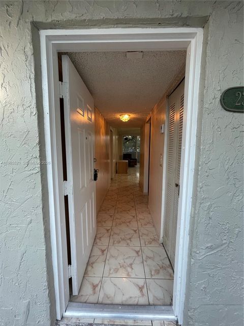10000 NW 80th Ct 2331 Hialeah Gardens FL 33016