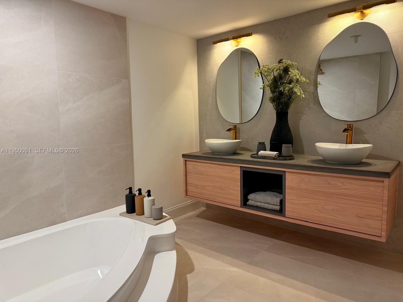 THE TOWERS OF QUAYSIDE CO - Residential