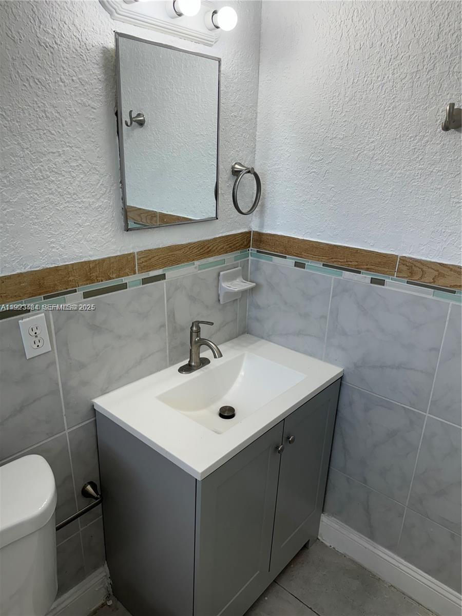 BISCAYNE COURT - Residential Lease