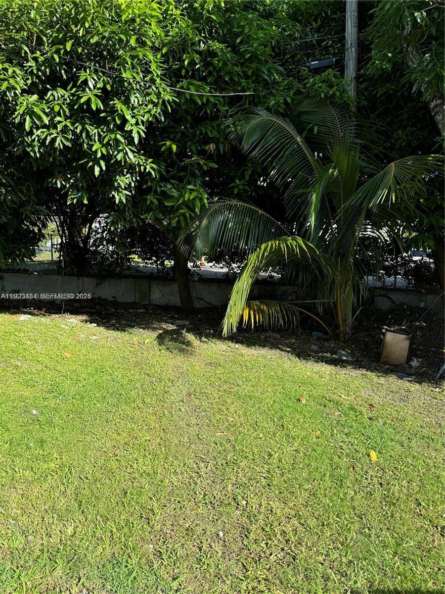 BISCAYNE COURT - Residential Lease