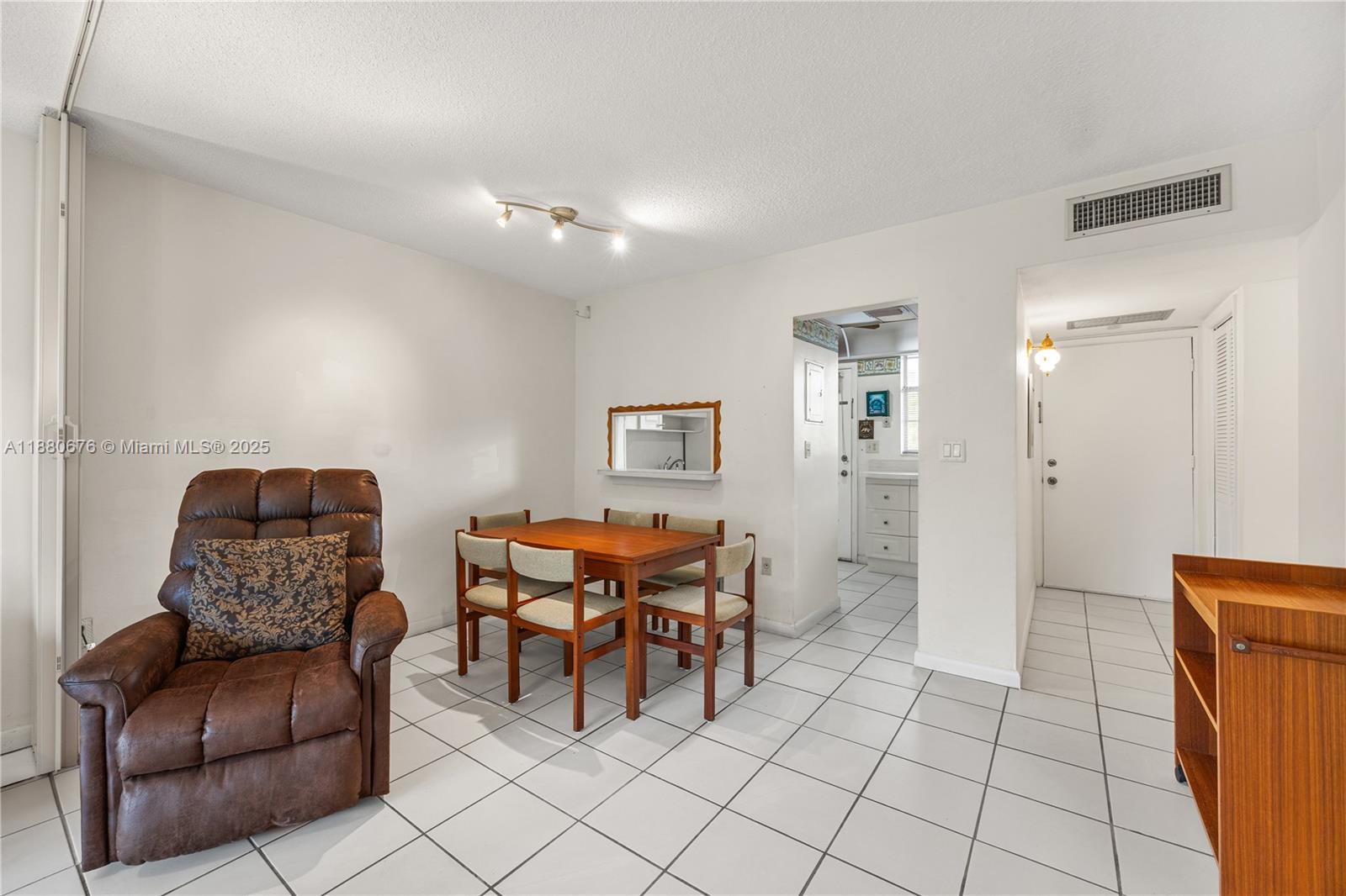 POINT EAST SEC III CONDO - Residential