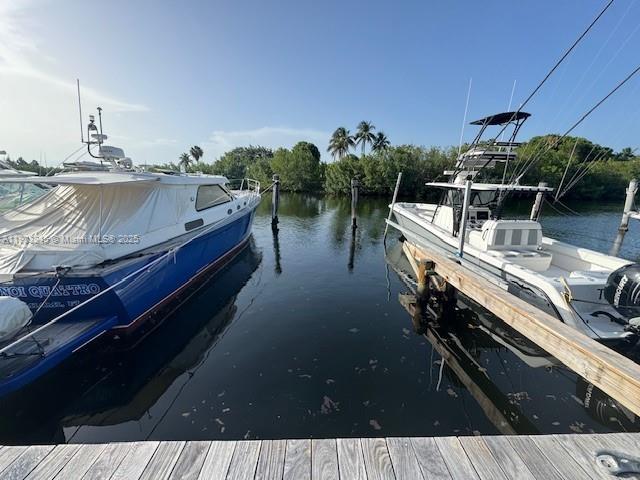 ROYAL HRB YACHT CL MARINA - Land