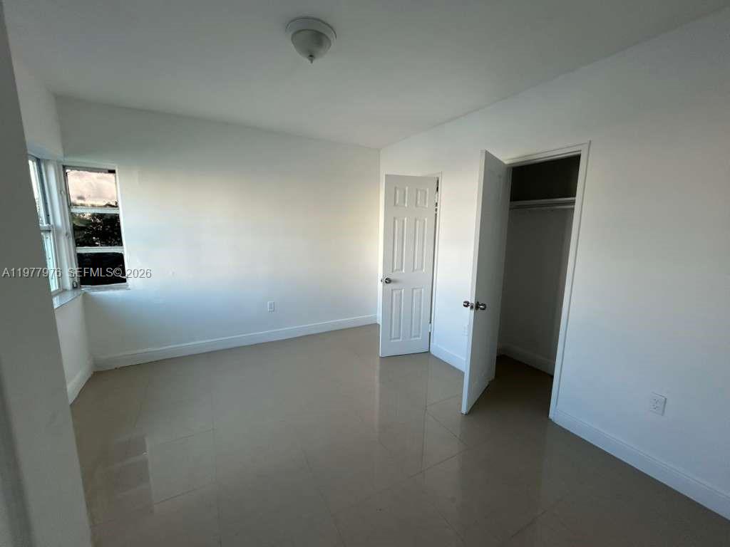 BISCAYNE BCH SUB - Residential Lease