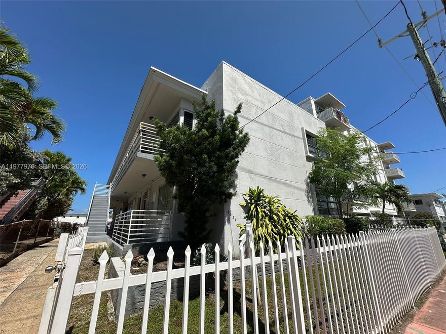 Excellent location apartment. 1 bedroom and 1 full bathroom. Large living room and nice kitchen. Quiet
neighborhood. Street parking. See broker remarks.
