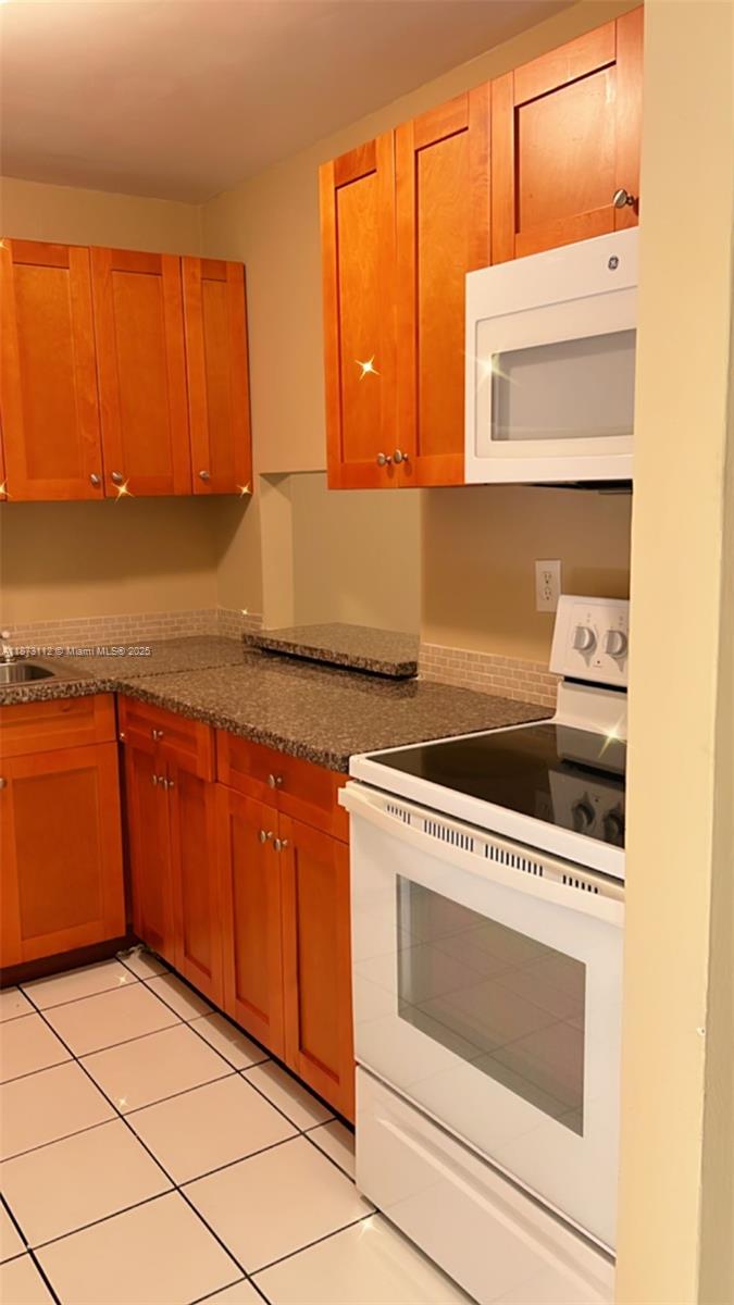 Spacious 1/1 in gated community. Granite counter tops, wood kitchen cabinets, PVC floors in living room and bedroom. Pets not allowed. Water included. Laundry facilities available in community. 1 assigned parking #42. Application process with association may take up to 15 business days.