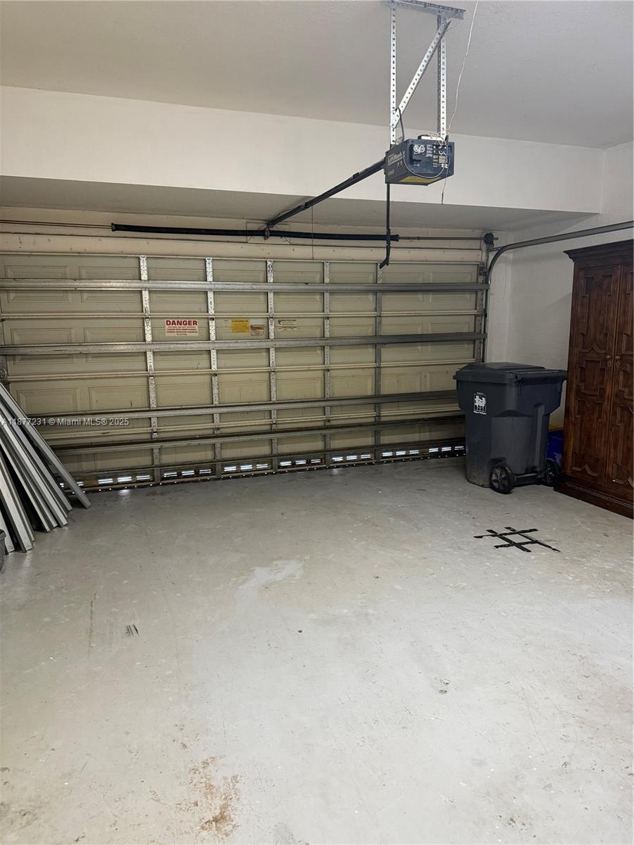 9040 Dupont Pl 9040