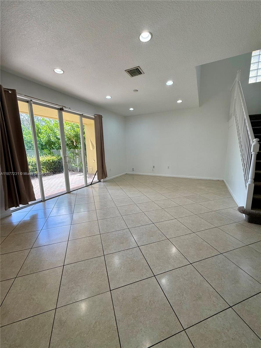 OLYMPIA 2 - Residential Lease