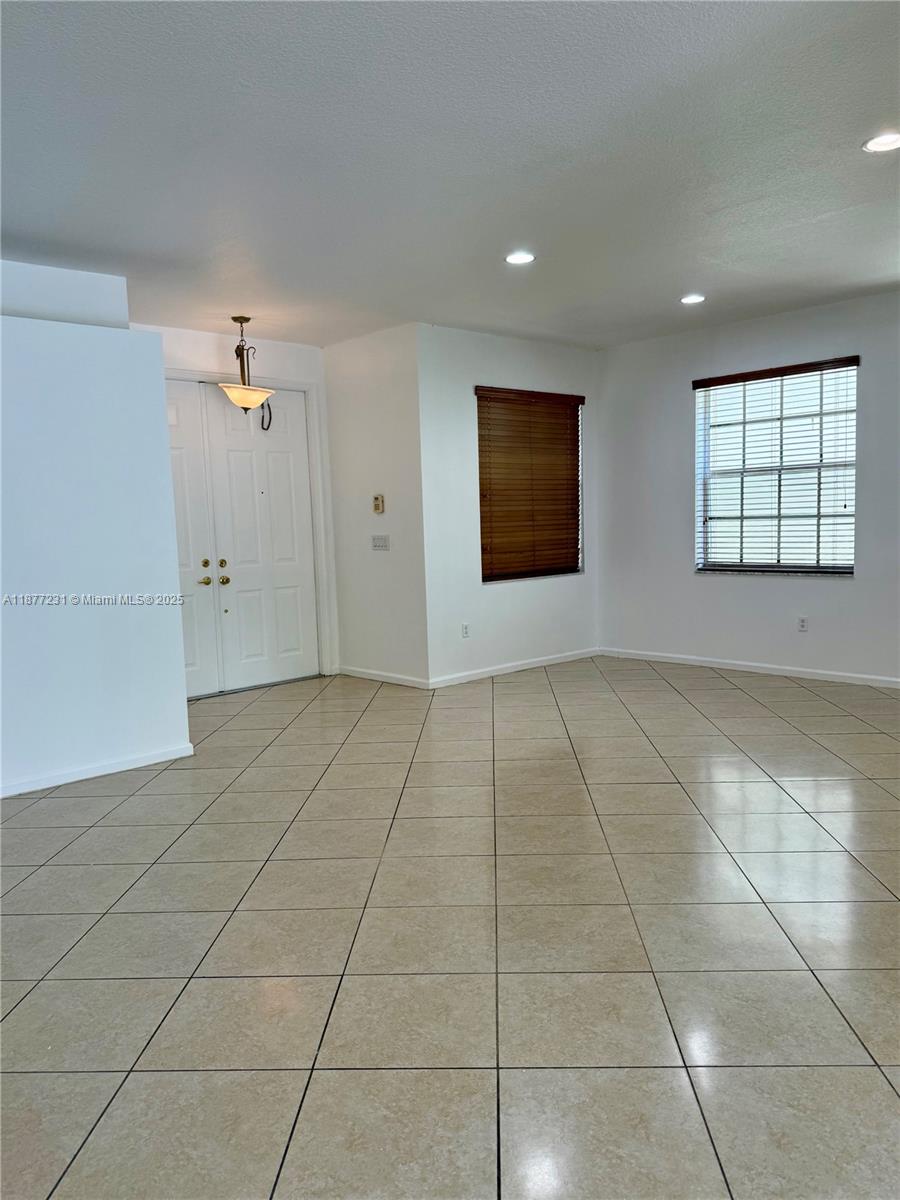 9040 Dupont Pl 9040