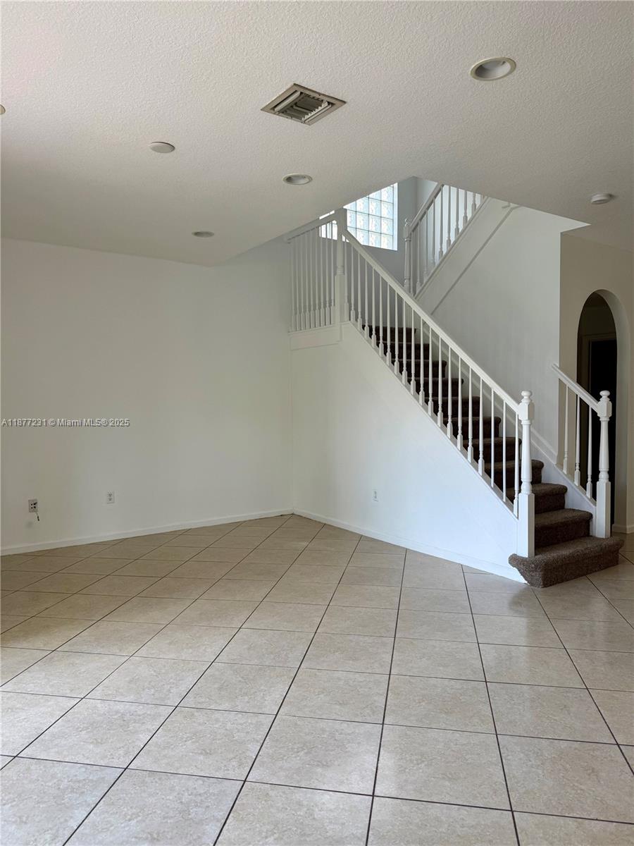 OLYMPIA 2 - Residential Lease