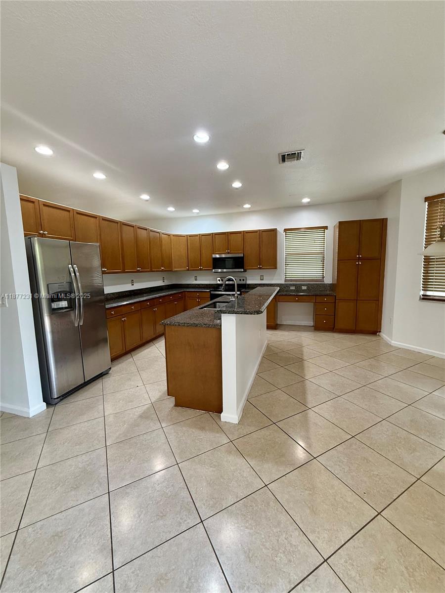 OLYMPIA 2 - Residential Lease