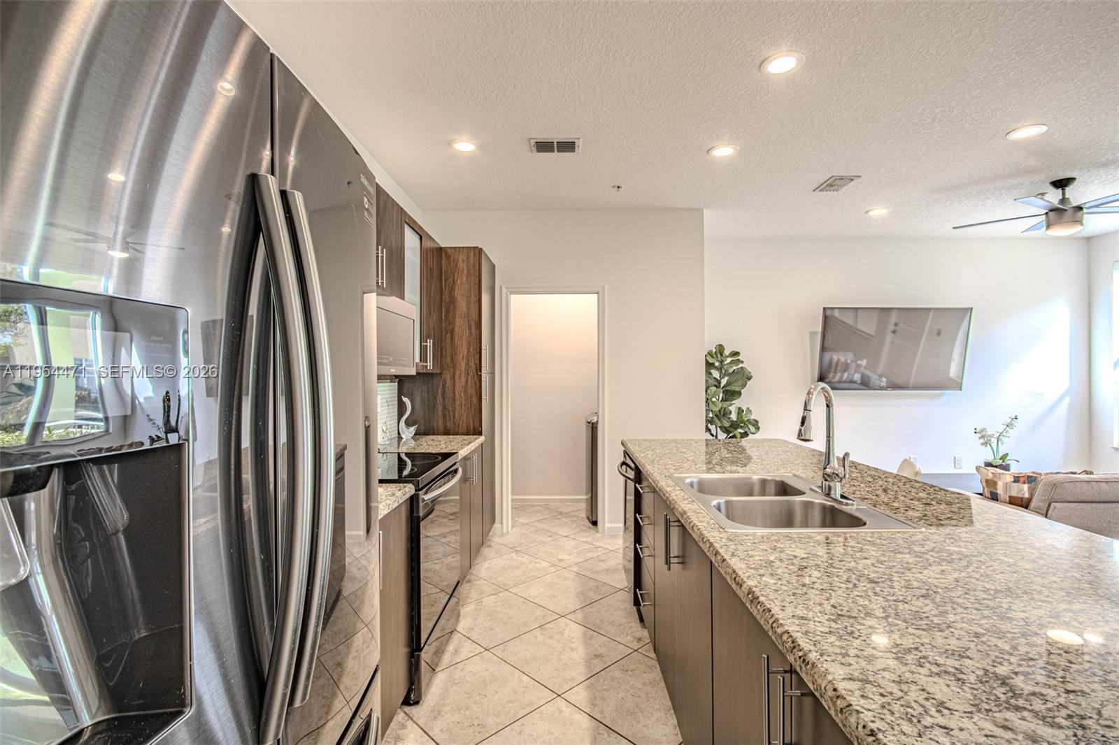 BLUE LAKE TOWNHOMES - Residential