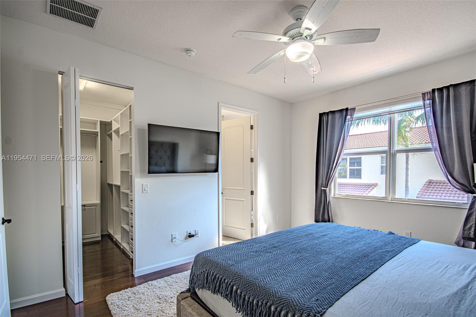 BLUE LAKE TOWNHOMES - Residential