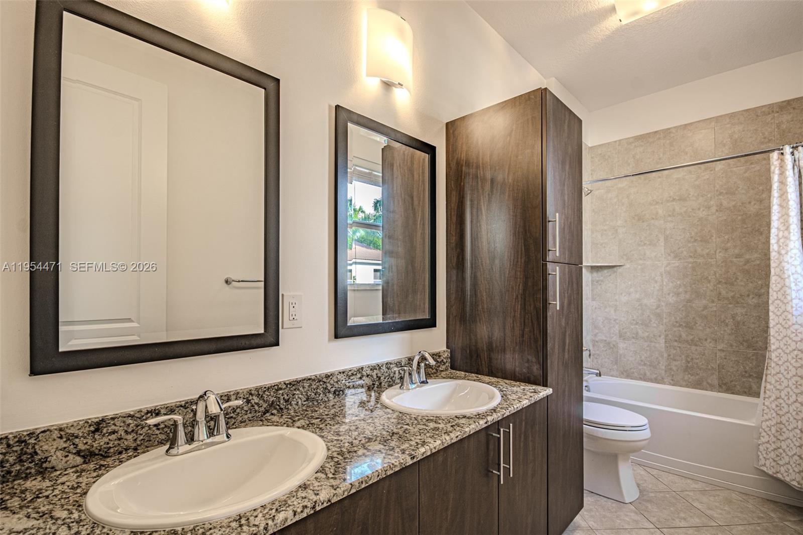 BLUE LAKE TOWNHOMES - Residential