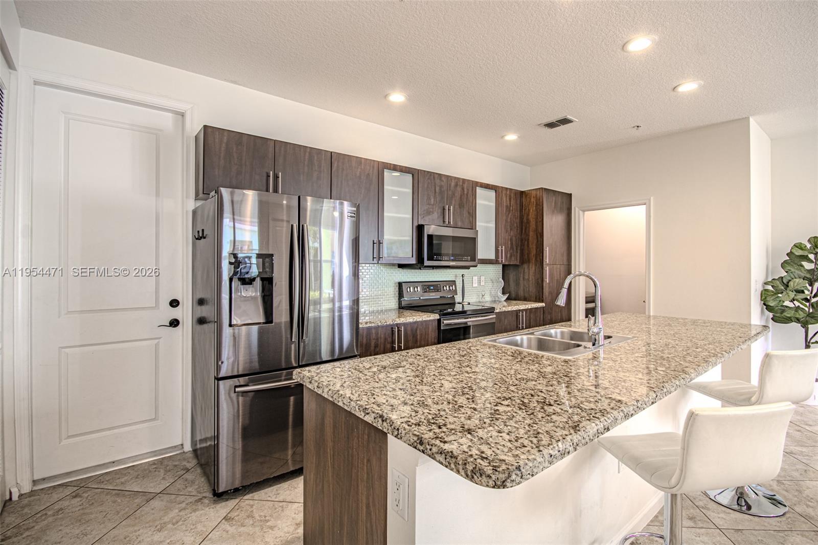 BLUE LAKE TOWNHOMES - Residential