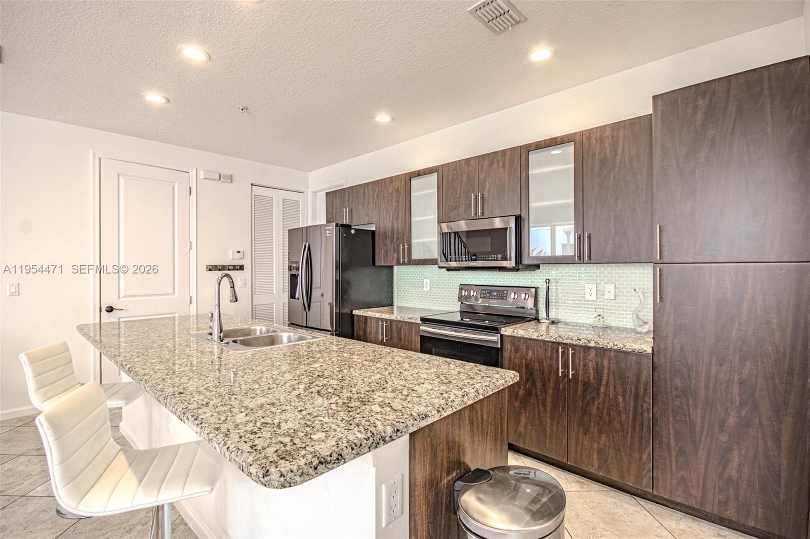 BLUE LAKE TOWNHOMES - Residential