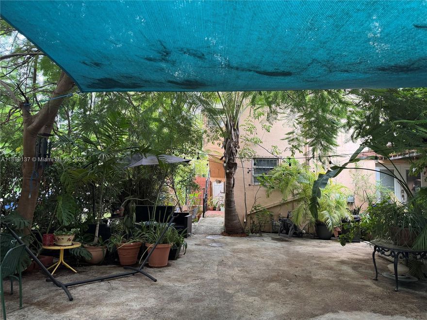 Special and marvelous property in the center of Litle Habana.  Precious, a true jewel.  Practically a duplex. cozy patio with exquisite plants , bar, garage and much more.  
This house is waiting for a new owner that will never regret buying it. This house in an extreme economic growing area of Miami.  Close to everything!! Close to wonderful restaurants and 15 minutes from Miami Beach and the beaches and Miami airport.