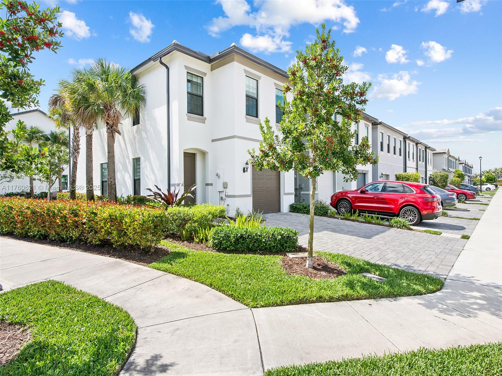 Property for Sale at 2102 N Appleton Cir N Cir 2102, Oakland Park, Miami-Dade County, Florida - Bedrooms: 3 
Bathrooms: 3  - $585,000