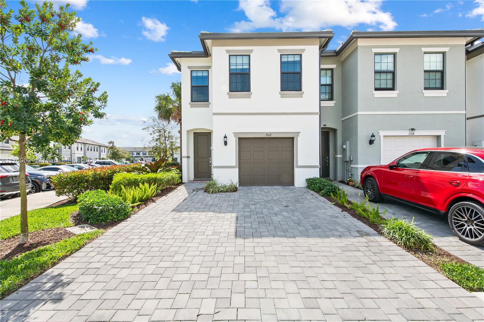 2102 N Appleton Cir N 2102