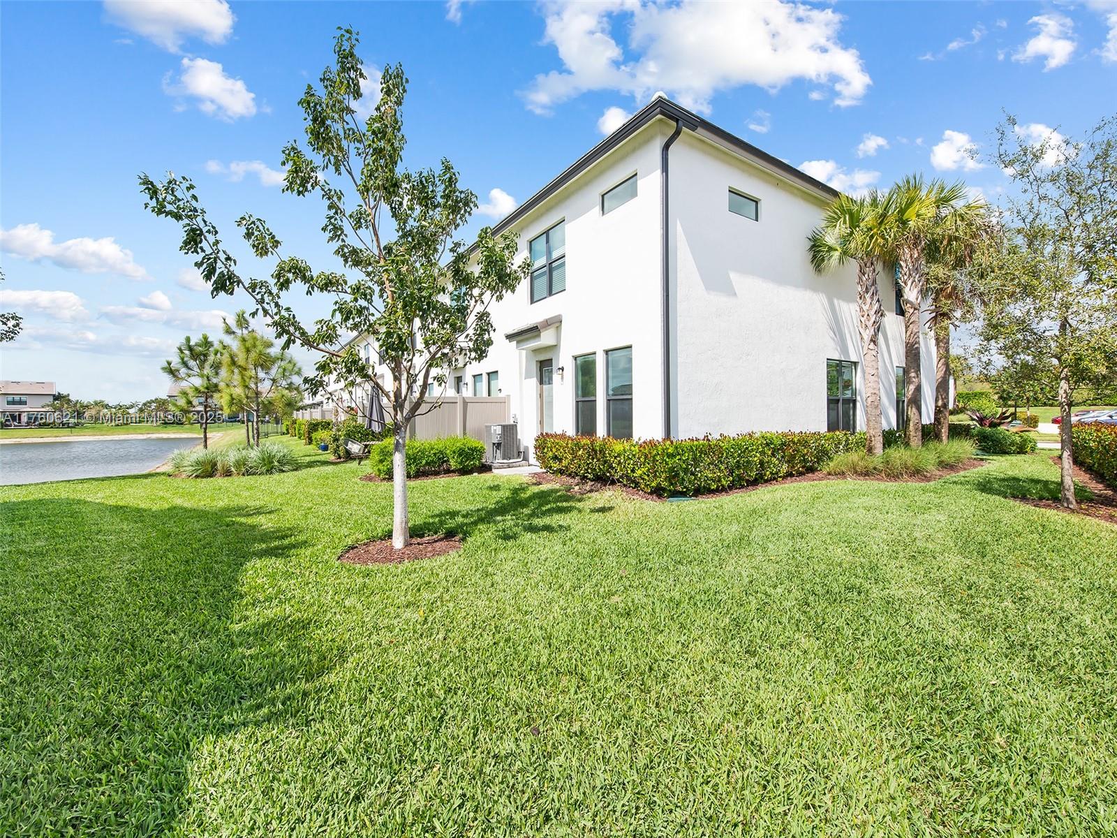 2102 N Appleton Cir N 2102