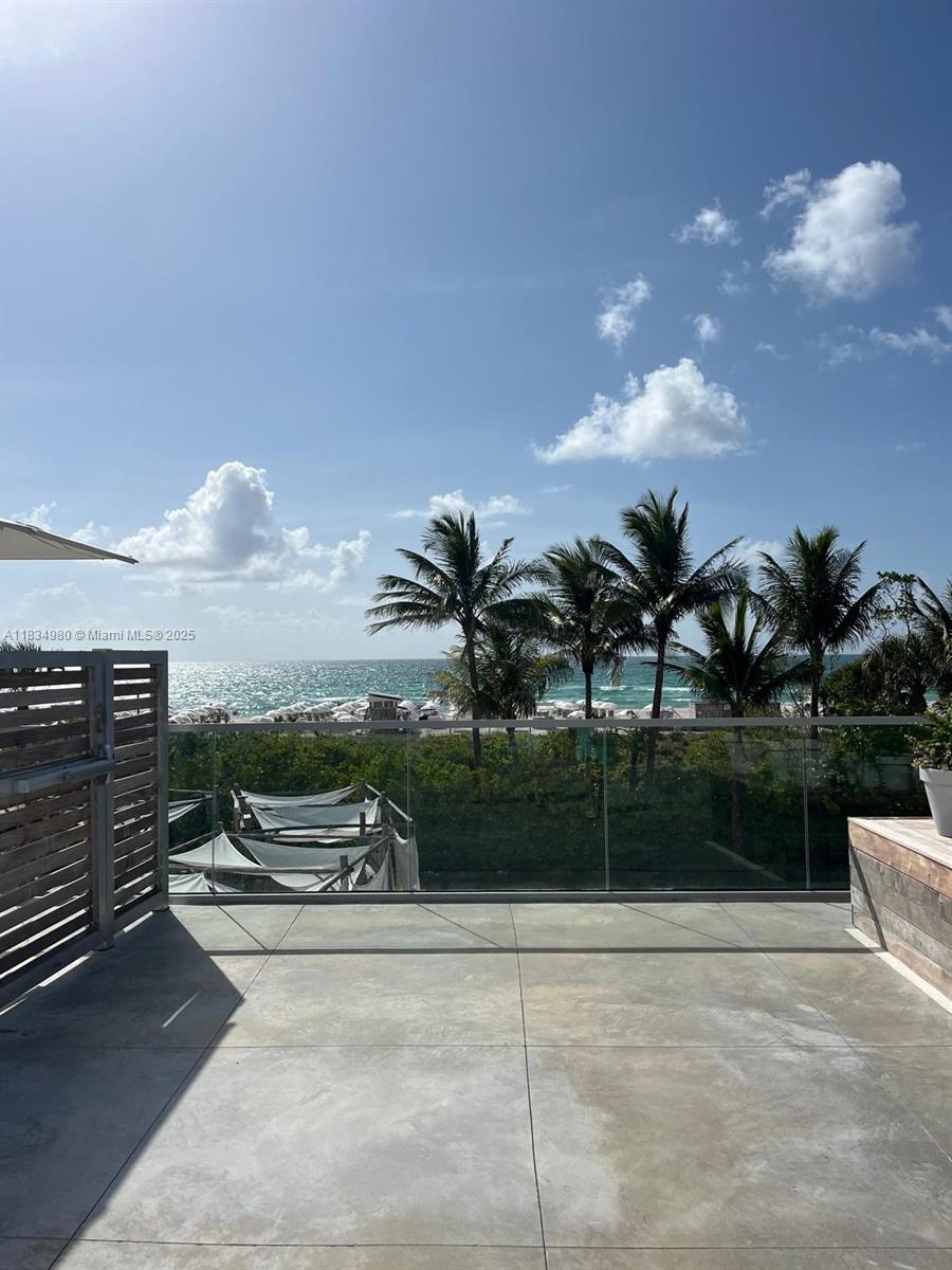 2301 Collins Ave 415