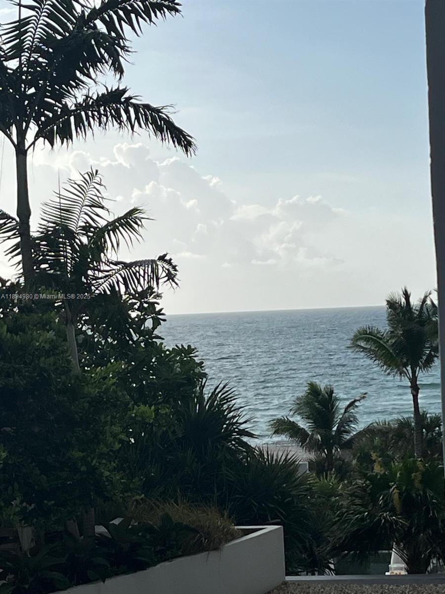 2301 Collins Ave 415