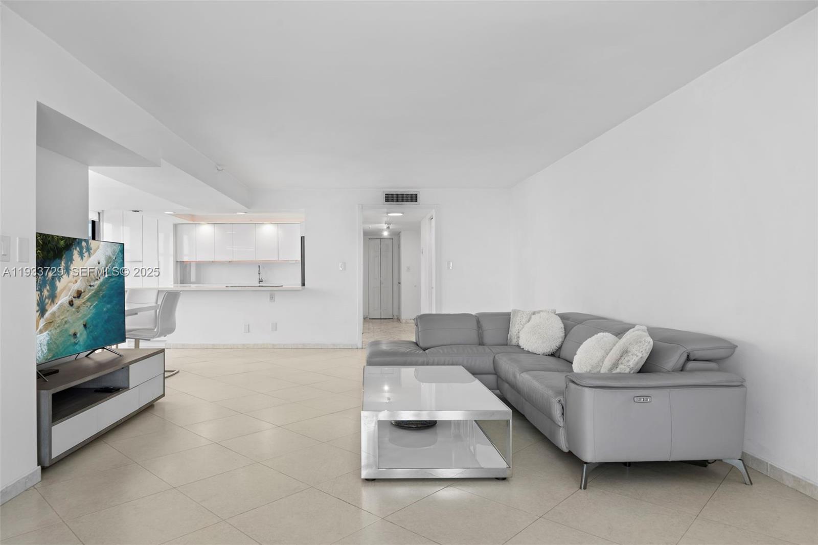 4301 Collins Ave 605